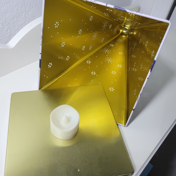 LIGHT UP HOUSE Metal Tin Decor, blue snow scene metal pyramid tin container can - Picture 11 of 15